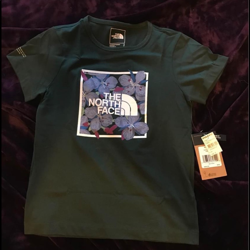 🔴LAST CHANCE 🔴 Brand new size small Northface top